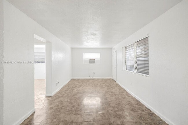 Building Photo - 126 SW 18th Ave