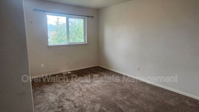 Building Photo - 1028 E 8th Ave