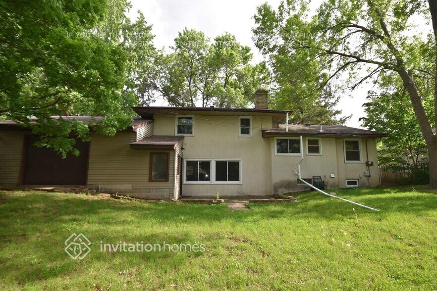 Building Photo - 2241 Randy Ave
