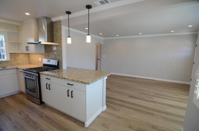 Building Photo - 126 22nd Ave