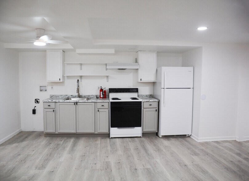 Building Photo - 2350 Baldwin Ave