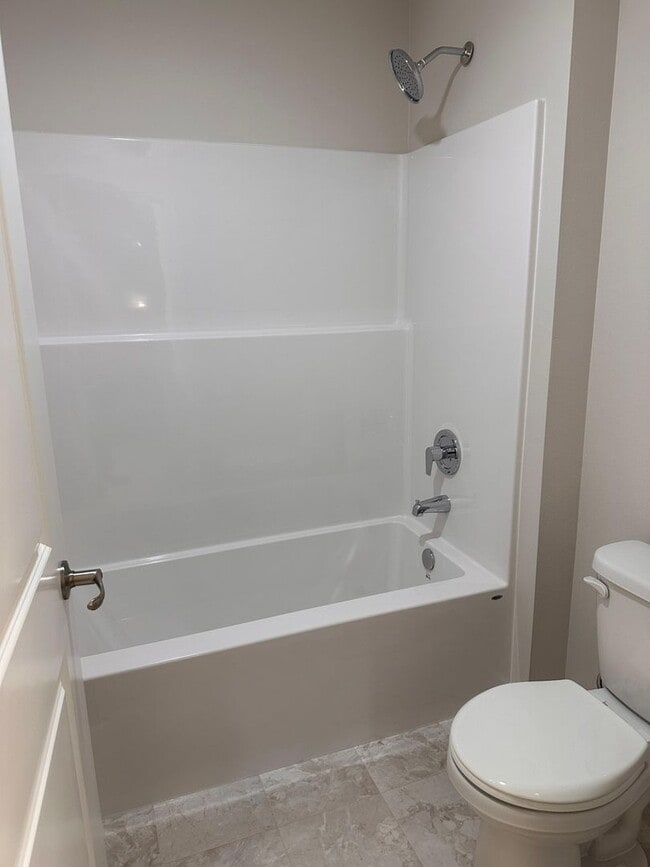 Building Photo - Beautiful Spanaway Home! Apply Today