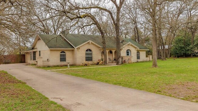 Building Photo - 606 Marshall St