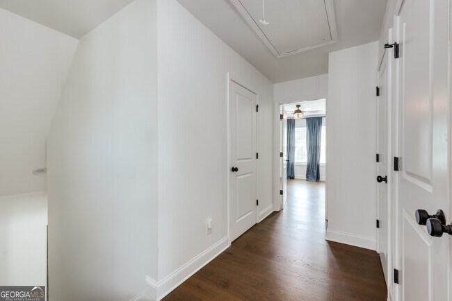Building Photo - 499 Little Oak St