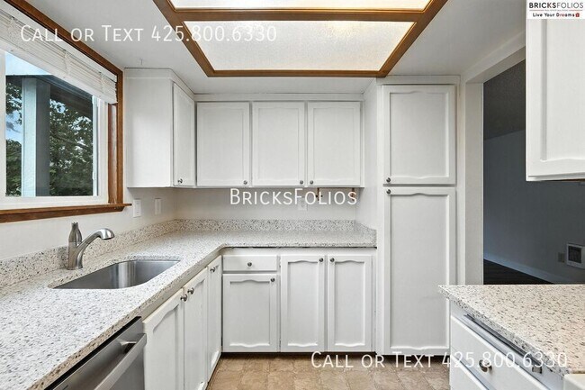 Building Photo - 820 Cady Rd