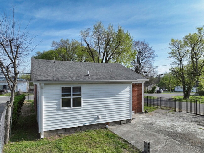 Building Photo - Updated 2BR/2BA Home | Rare Second Bath, Efficient Layout