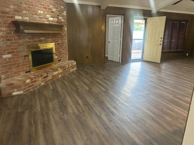 Building Photo - 7702 Knoxville Dr