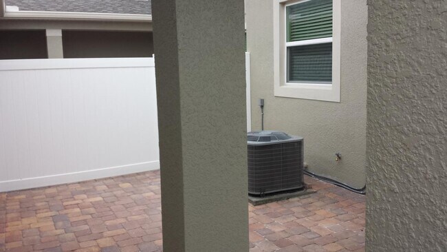 Building Photo - 3 Bed 2.5 Bath Tech Savy Corner Townhouse in Windermere