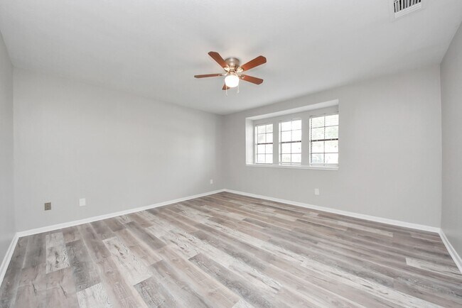 Building Photo - 115 Squires Bend