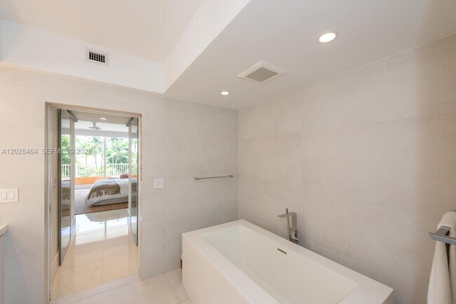 Building Photo - 781 Crandon Blvd