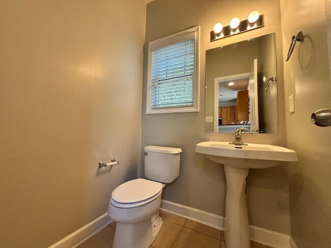 Building Photo - 3 Bedroom in Huntersville with Fenced Back...