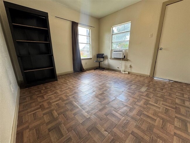 Building Photo - 3202 Hinton Blvd