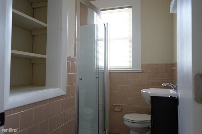 Building Photo - 5204 Leeds Ave