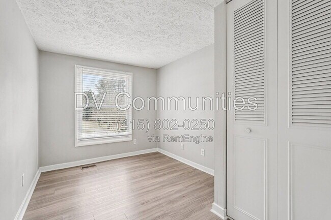 Building Photo - 3531 Tewksbury Dr SW