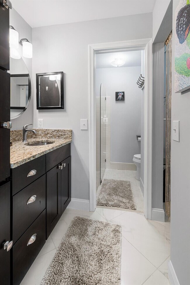 Building Photo - 3068 S Oakland Forest Dr