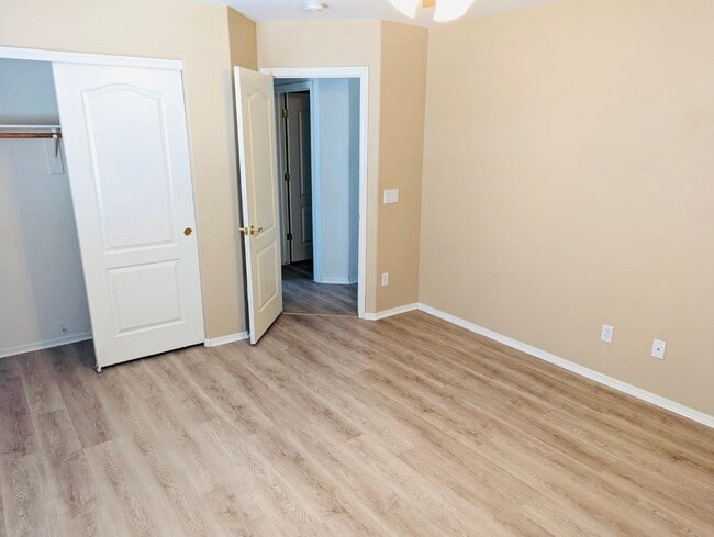 Building Photo - 8074 W Beck Ln