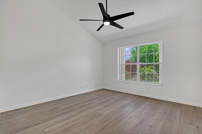 Building Photo - 935 Honeytree Ln