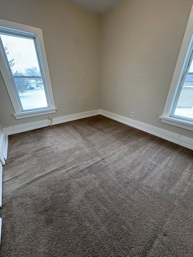 Building Photo - 2809 South Ave