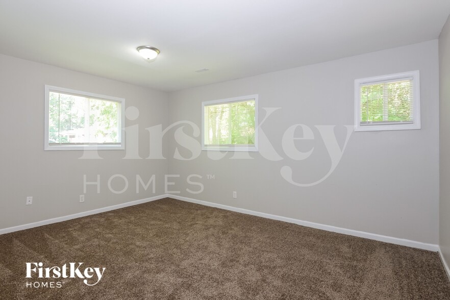 Building Photo - 6304 Zionsville Rd