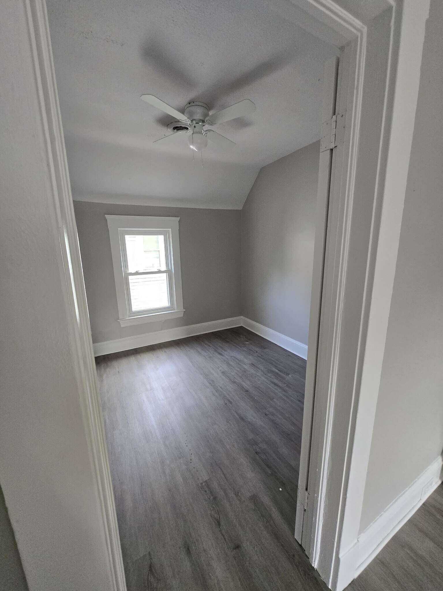 Building Photo - 3441 W 56th St