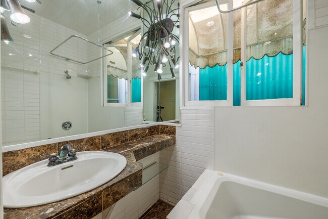 Building Photo - 2840 Bryant St