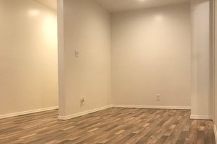 Building Photo - 131 S Ave 63