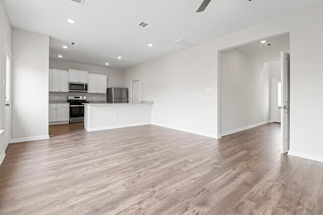 Building Photo - 5750 Wild Iris Dr