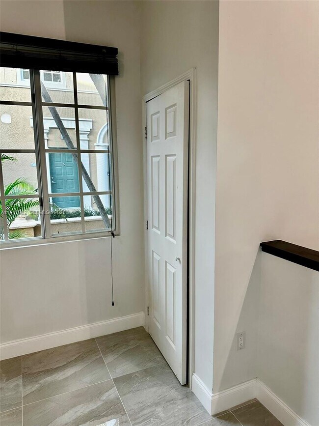 Building Photo - 2941 NE 185th St