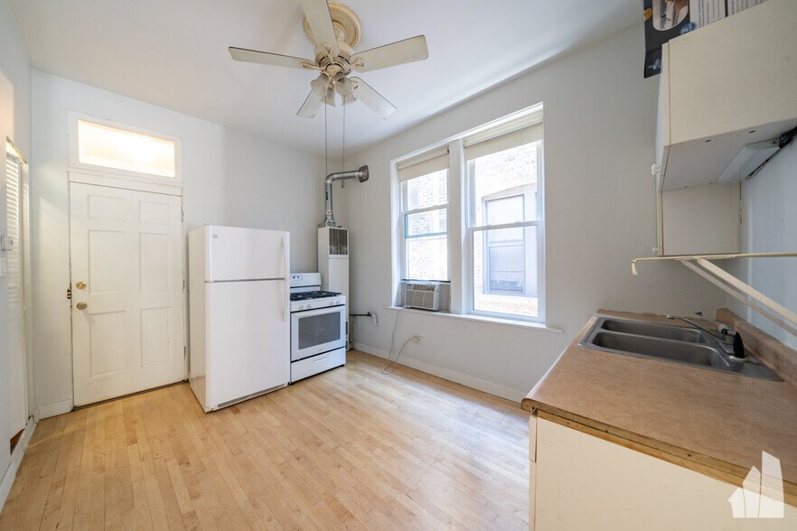 Building Photo - 1037 S Racine Ave