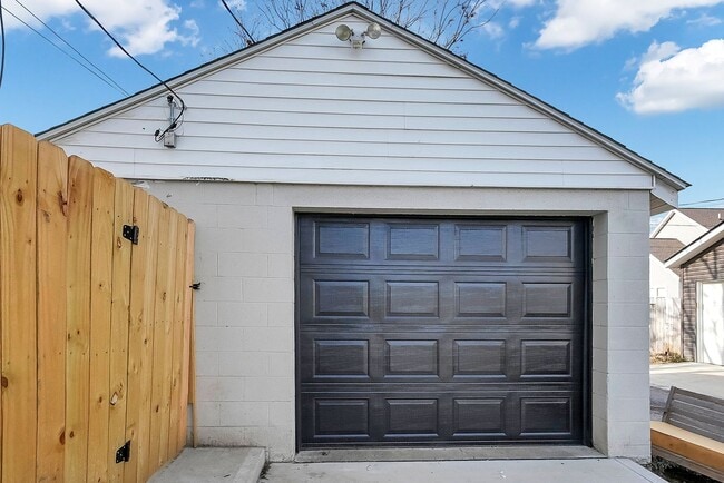 Building Photo - Coming Soon! Stunning 3-Bedroom, 2 Full Bath, 2 Half Bath Home in Southern Orchards