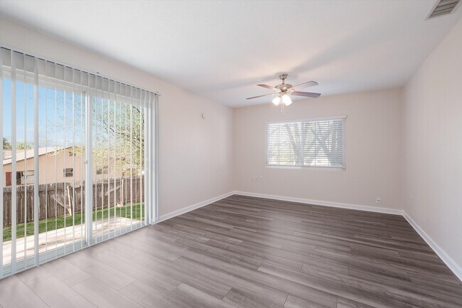 Building Photo - 7809 Hollow Oak