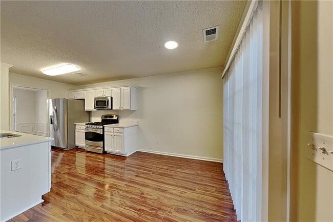 Building Photo - 595 Alstonefield Dr