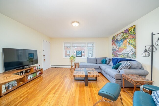 Building Photo - 121 Ogden Ave.