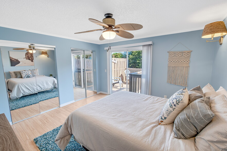 Main Bedroom Leading to Private Terrace - 101 N Pine St