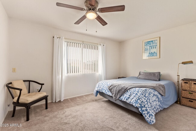 Building Photo - 13636 N Redwood Dr