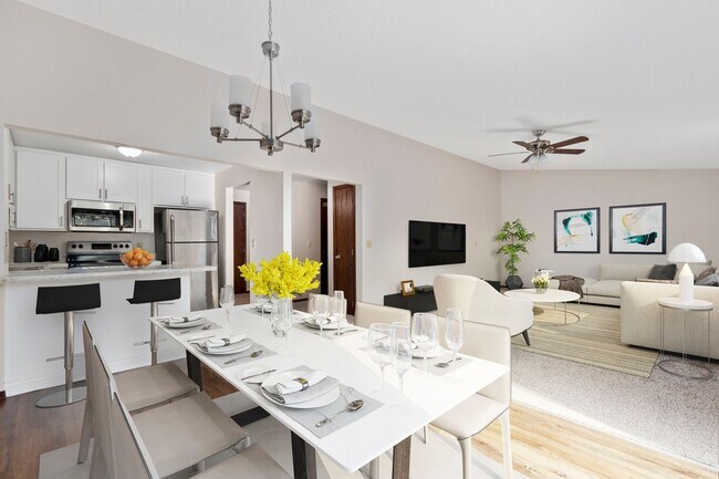 Building Photo - 1634 S Nicolet Rd