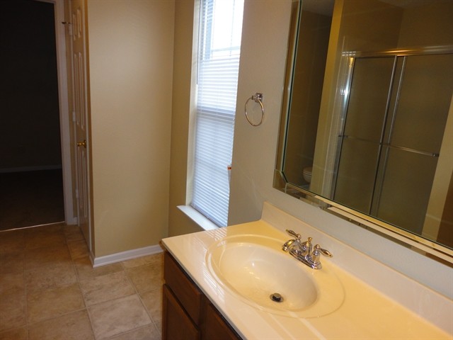 Building Photo - 1619 Howell Dr