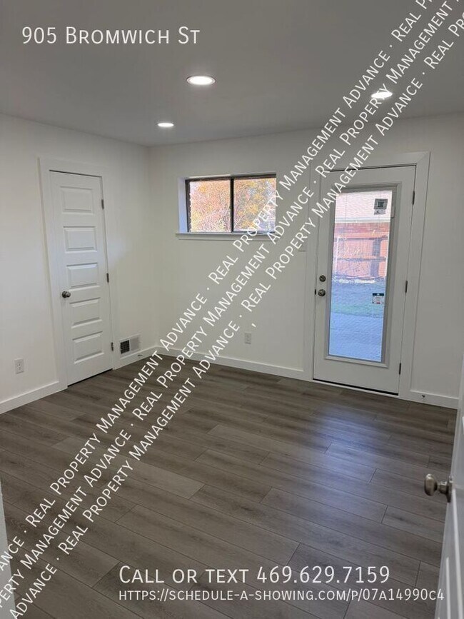 Building Photo - 905 Bromwich St