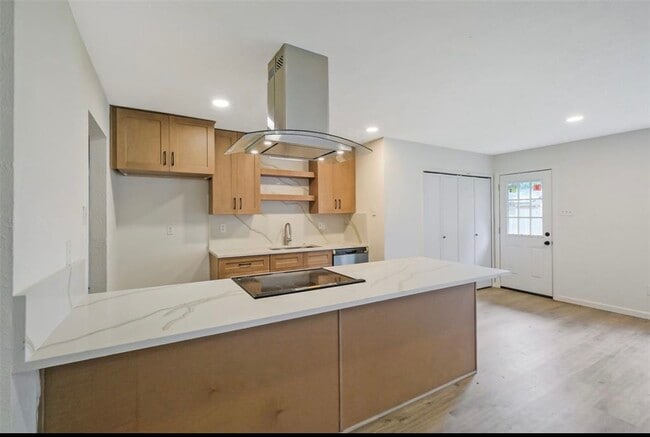 Primary Photo - 5007 Ridgecreek Dr