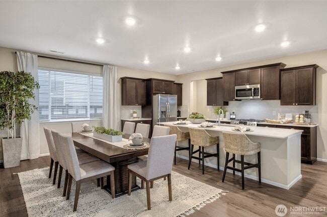 Building Photo - Beautiful 5-bedroom, 3-bath home offering 2,648 sq ft of comfortable living space on an east-faci...