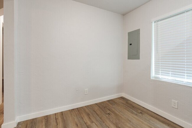 Building Photo - 600 NW 33rd St