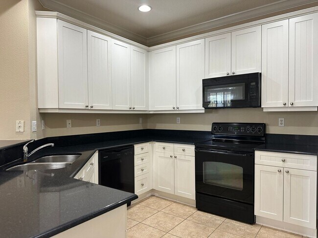 Building Photo - Top Floor Condo at Lakeside at Lakes of Wi...