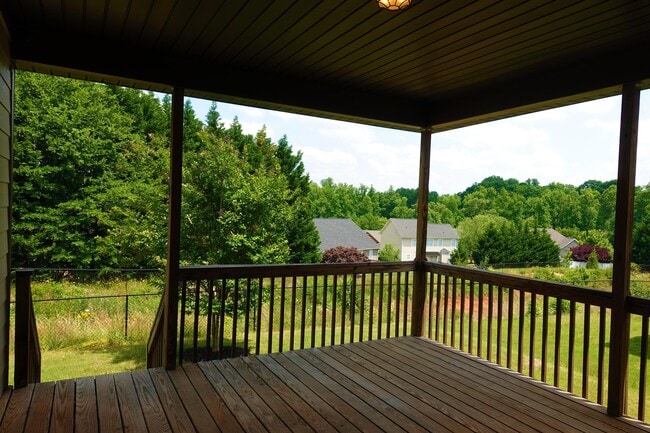 Building Photo - 153 Bur Oak Dr