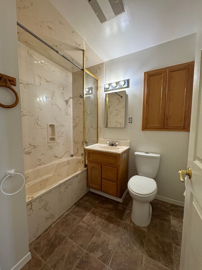 Building Photo - 3BD/2BA HOME AVAILABLE IN NORTH CLAIREMONT ONLY $4,195!