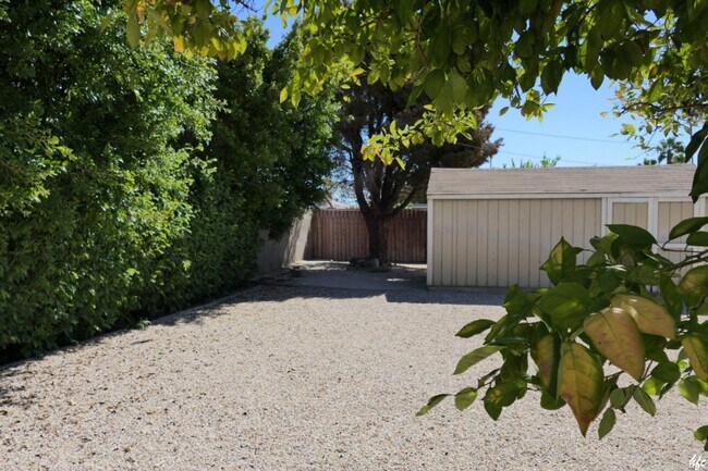 Building Photo - 466 E Molino Rd