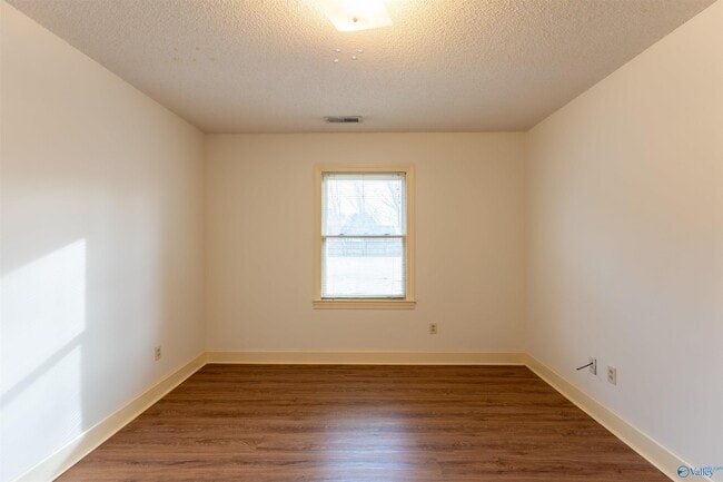 Building Photo - 106 Cranberry Way