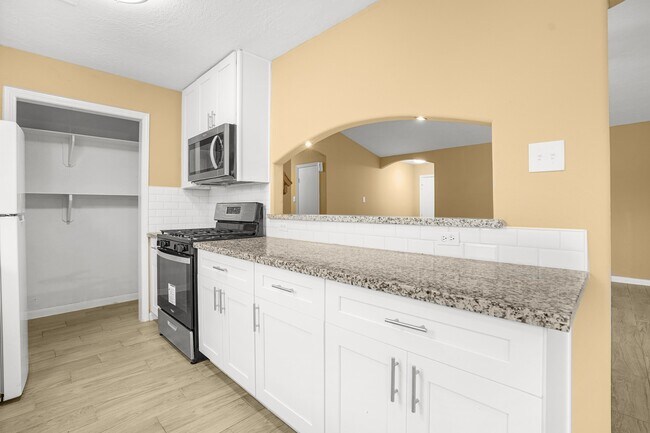 Building Photo - 3303 Glen Spring Dr