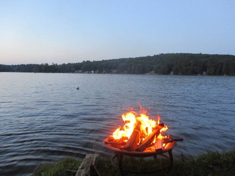 Building Photo - 66 Lake Dr