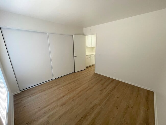Building Photo - 620oak