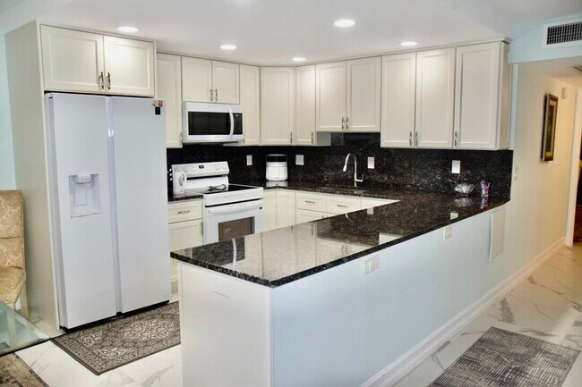 Building Photo - 364 Keswick C